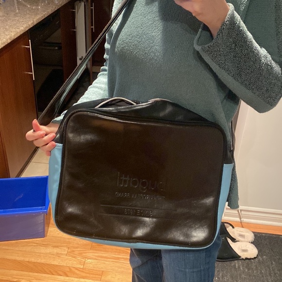 Faux leather Bugatti cross body bag with multiple compartments - Picture 4 of 4